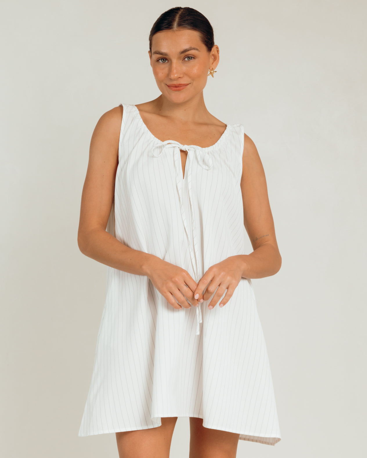 Evie Mini Dress in White Pinstripe - Breastfeeding Friendly Ties - The Lullaby Club