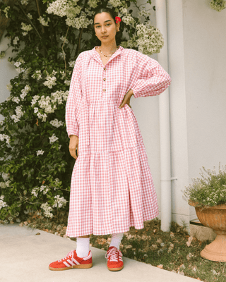 Maternity-friendly smock dress in pink gingham – pregnancy and breastfeeding friendly