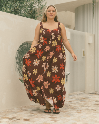 Maternity-friendly maxi dress in floral print – perfect for pregnancy and postpartum