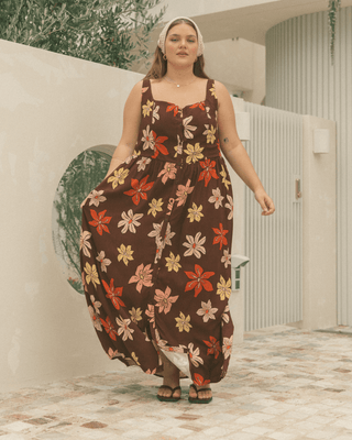 Maternity-friendly maxi dress in floral print – perfect for pregnancy and postpartum